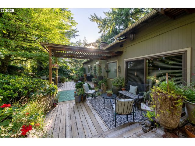 4242 Sw TWOMBLY Ave, Portland, OR 97239