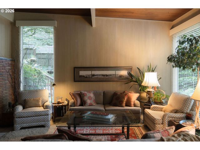 4242 Sw TWOMBLY Ave, Portland, OR 97239