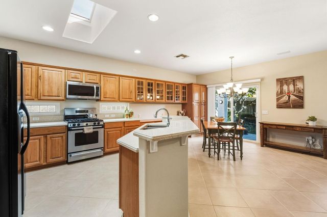 9239 Crystal Falls Way, Elk Grove, CA 95624