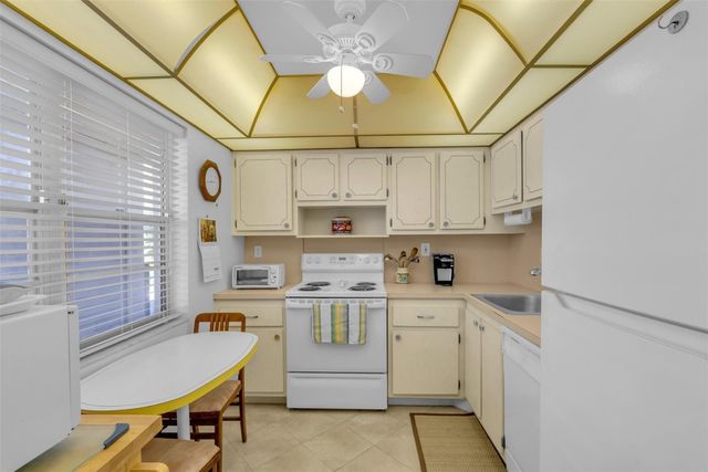 4850 NW 29th Court 221, Lauderdale Lakes, FL 33313