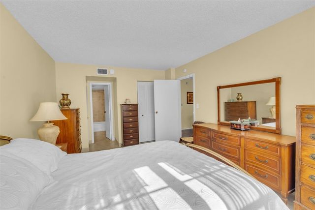 4850 NW 29th Court 221, Lauderdale Lakes, FL 33313