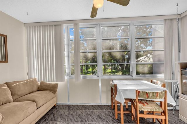 4850 NW 29th Court 221, Lauderdale Lakes, FL 33313