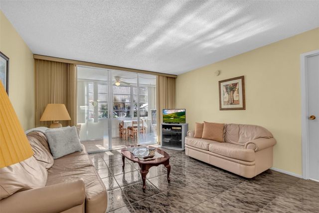 4850 NW 29th Court 221, Lauderdale Lakes, FL 33313