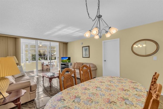 4850 NW 29th Court 221, Lauderdale Lakes, FL 33313