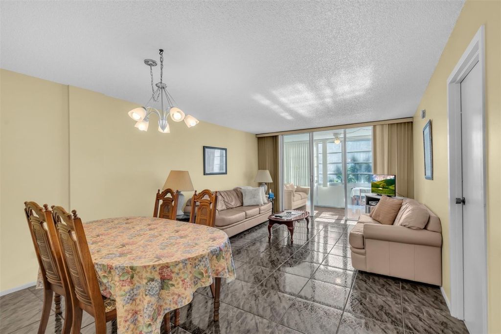 4850 NW 29th Court 221, Lauderdale Lakes, FL 33313