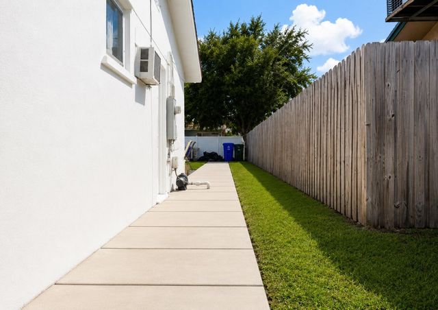 2220 N 47th Avenue, Hollywood, FL 33021