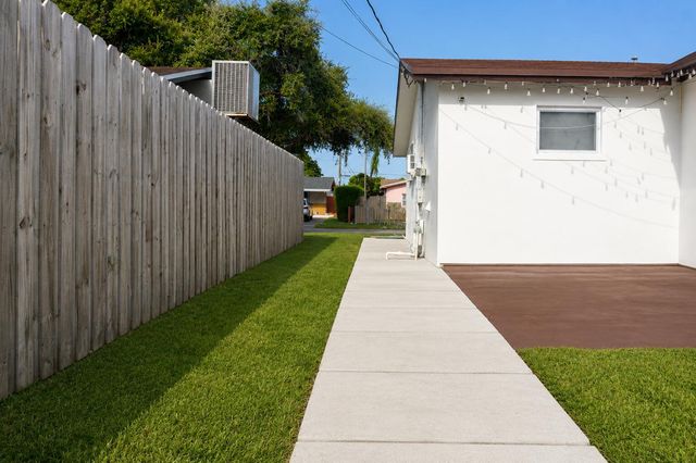 2220 N 47th Avenue, Hollywood, FL 33021