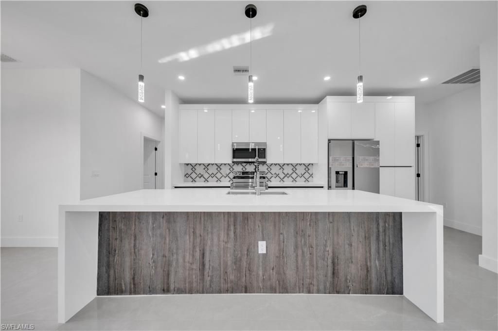 Image 12 of property listing at 3215 NW 5th AVE, Cape Coral, FL 33993