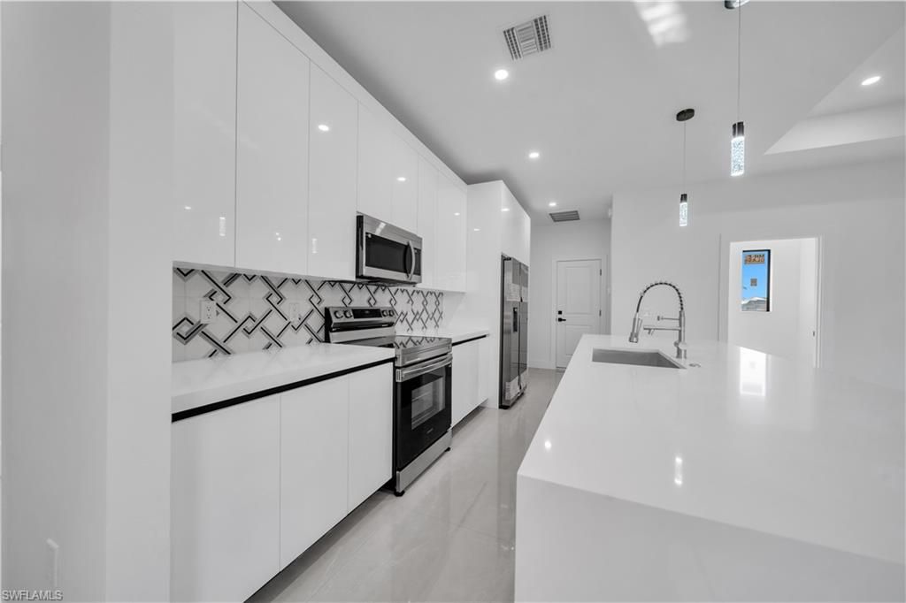 Image 14 of property listing at 3215 NW 5th AVE, Cape Coral, FL 33993