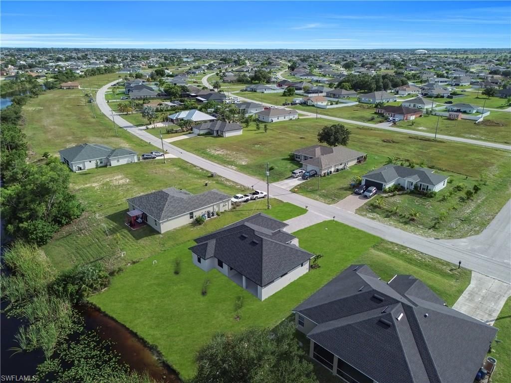 Image 5 of property listing at 3215 NW 5th AVE, Cape Coral, FL 33993