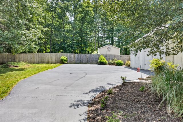 307 Laurel Cir, Crossville, TN 38555