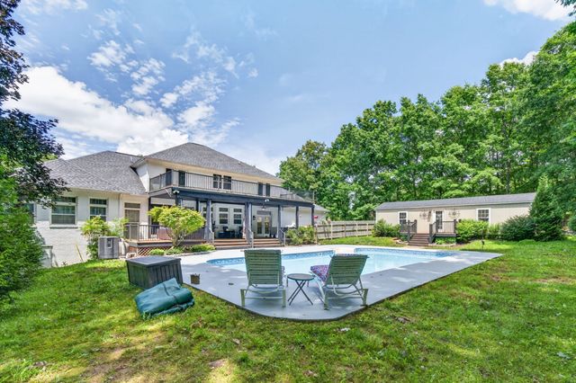 307 Laurel Cir, Crossville, TN 38555