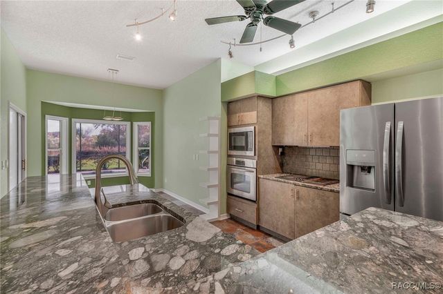 7802 W Golf Club Street, Crystal River, FL 34429