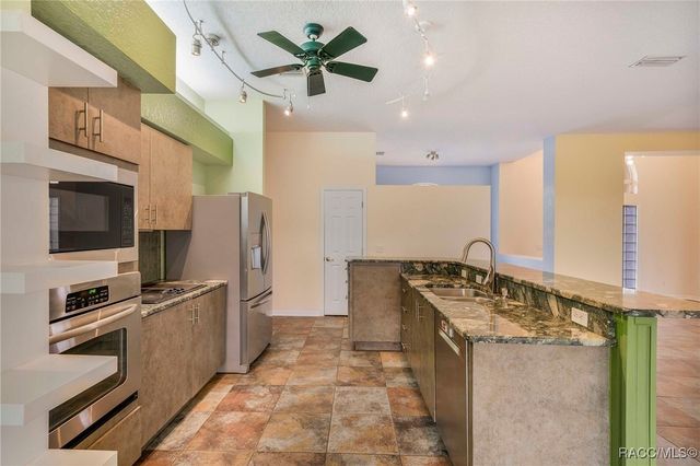 7802 W Golf Club Street, Crystal River, FL 34429