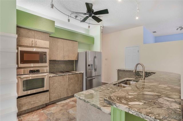 7802 W Golf Club Street, Crystal River, FL 34429