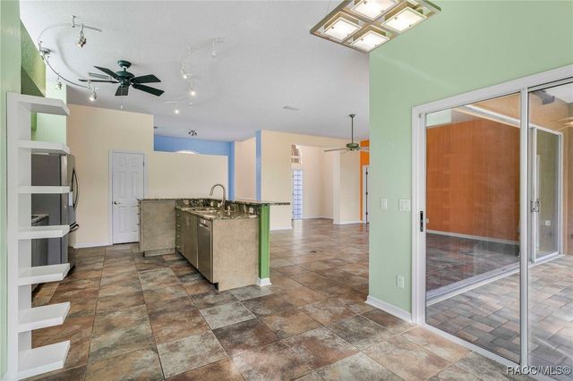 7802 W Golf Club Street, Crystal River, FL 34429