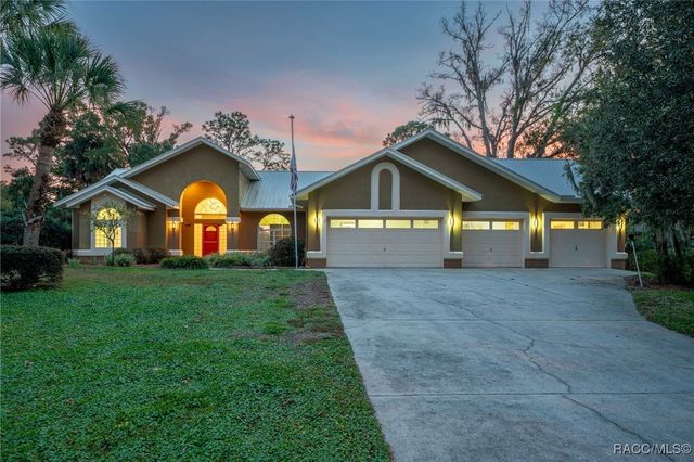 7802 W Golf Club Street, Crystal River, FL 34429