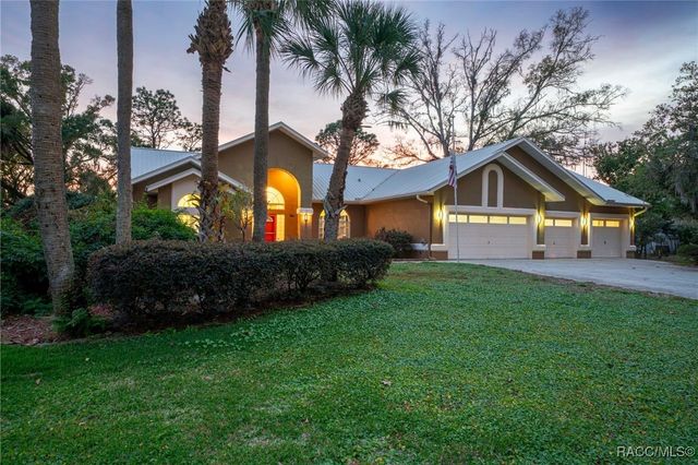 7802 W Golf Club Street, Crystal River, FL 34429