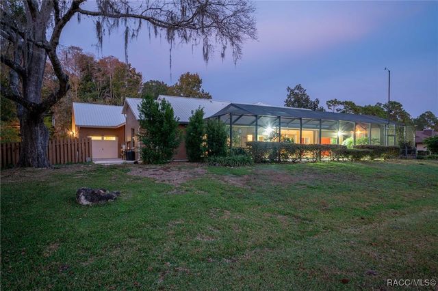 7802 W Golf Club Street, Crystal River, FL 34429