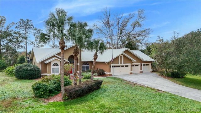 7802 W Golf Club Street, Crystal River, FL 34429