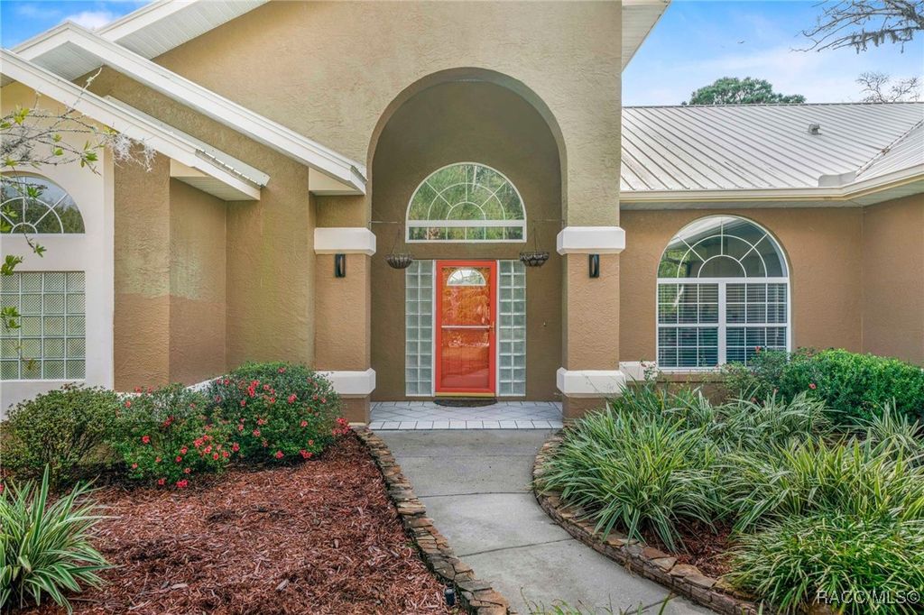 7802 W Golf Club Street, Crystal River, FL 34429