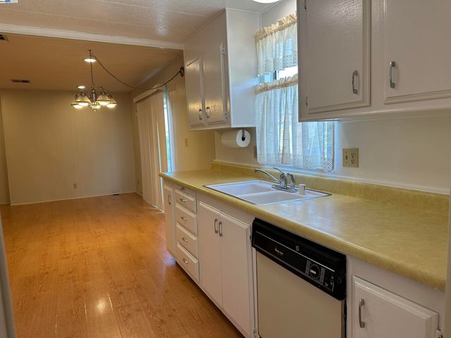 328 Waikiki Cir, Union City, CA 94587