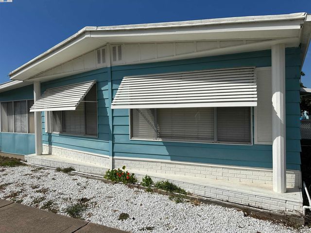 328 Waikiki Cir, Union City, CA 94587