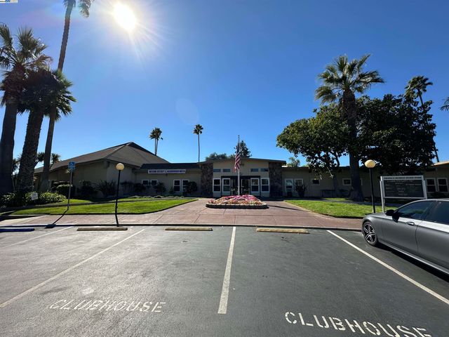 328 Waikiki Cir, Union City, CA 94587