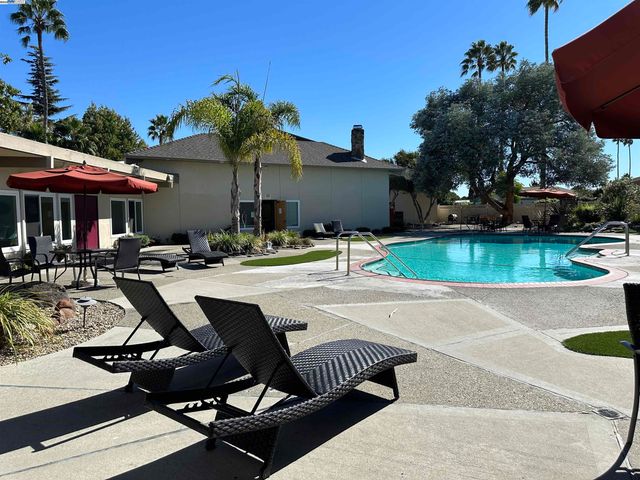 328 Waikiki Cir, Union City, CA 94587