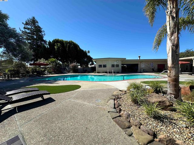 328 Waikiki Cir, Union City, CA 94587