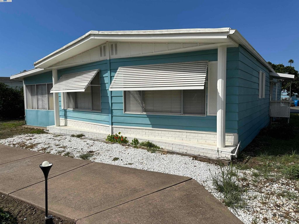 328 Waikiki Cir, Union City, CA 94587