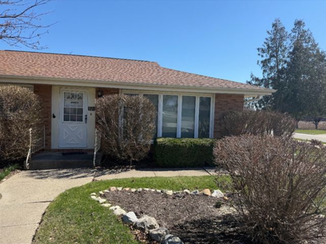 921 Northfield Drive, Aurora, IL 60505