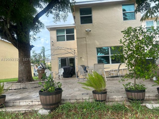 4046 Eastridge Dr, Deerfield Beach, FL 33064