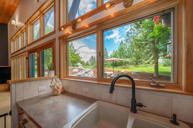 1616 E Whispering Springs Ln, Colbert, WA 99005