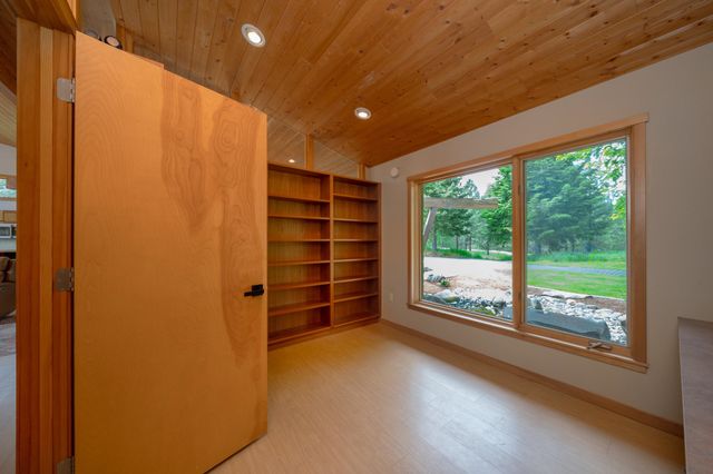 1616 E Whispering Springs Ln, Colbert, WA 99005