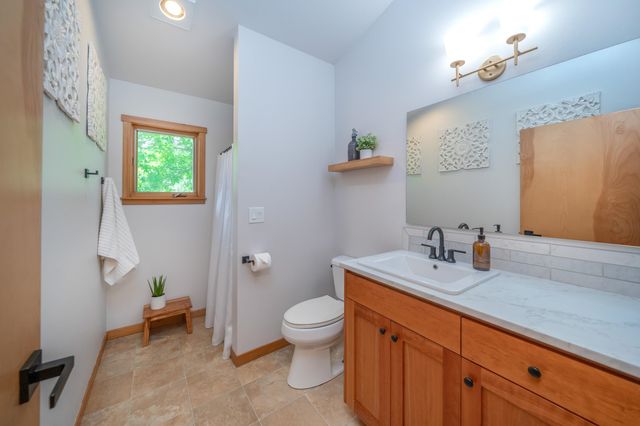 1616 E Whispering Springs Ln, Colbert, WA 99005