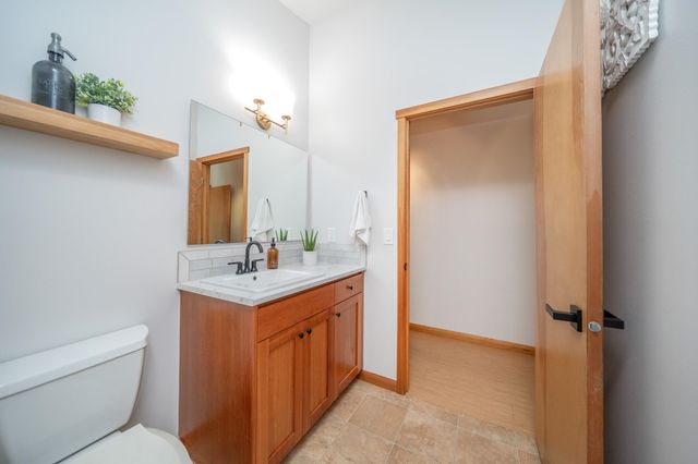 1616 E Whispering Springs Ln, Colbert, WA 99005