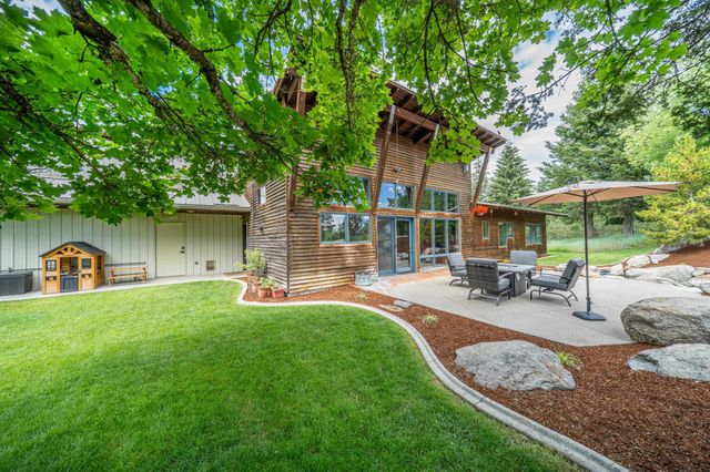 1616 E Whispering Springs Ln, Colbert, WA 99005