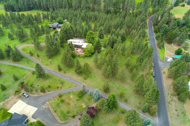 1616 E Whispering Springs Ln, Colbert, WA 99005
