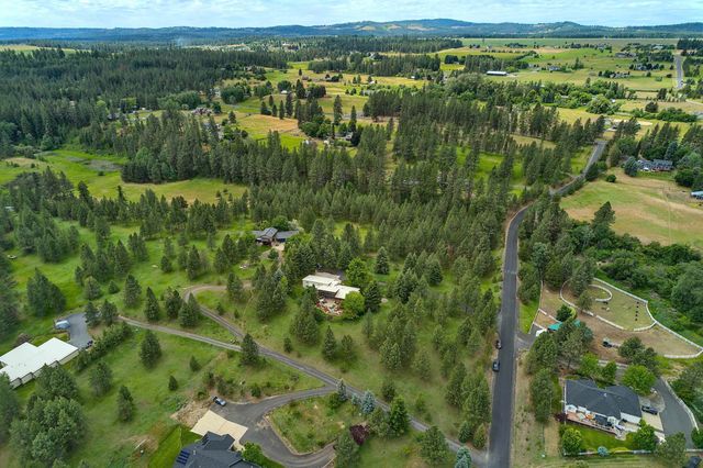 1616 E Whispering Springs Ln, Colbert, WA 99005