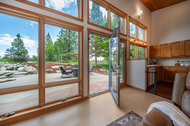 1616 E Whispering Springs Ln, Colbert, WA 99005