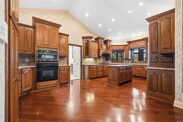 12 Loyola Ln, Hot Springs Village, AR 71909