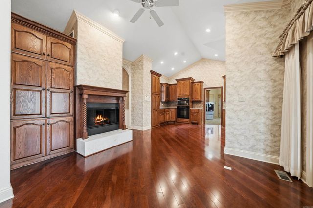 12 Loyola Ln, Hot Springs Village, AR 71909