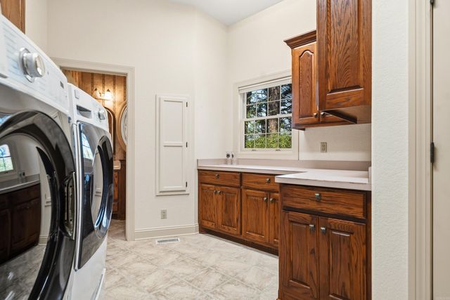 12 Loyola Ln, Hot Springs Village, AR 71909