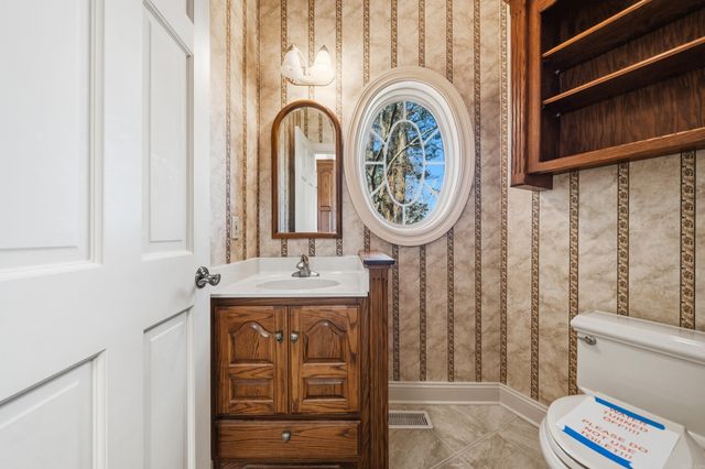 12 Loyola Ln, Hot Springs Village, AR 71909