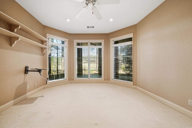 12 Loyola Ln, Hot Springs Village, AR 71909