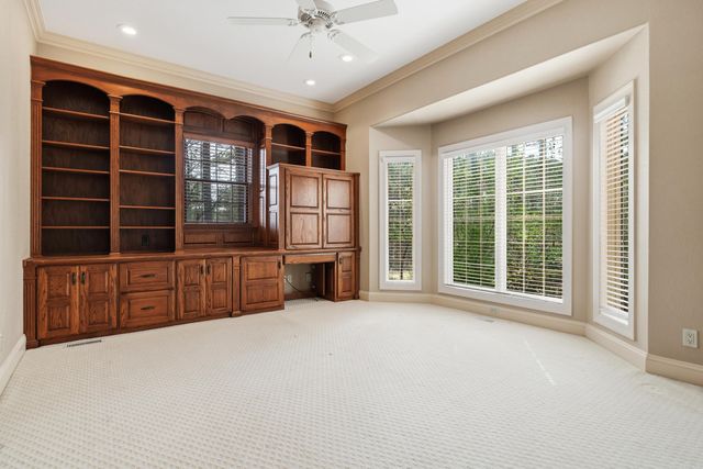 12 Loyola Ln, Hot Springs Village, AR 71909