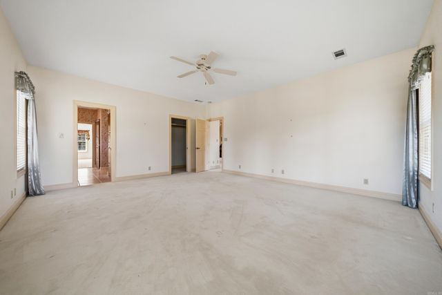 12 Loyola Ln, Hot Springs Village, AR 71909