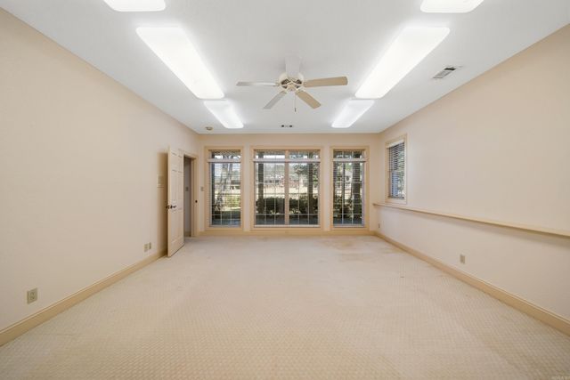 12 Loyola Ln, Hot Springs Village, AR 71909
