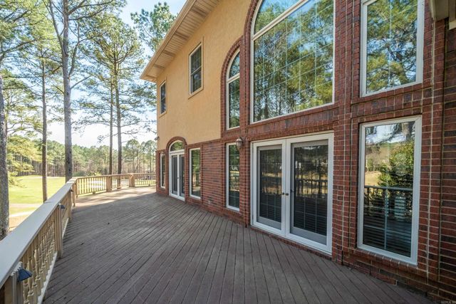 12 Loyola Ln, Hot Springs Village, AR 71909